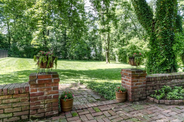 Log Cabin Drive, 24_garden.jpg